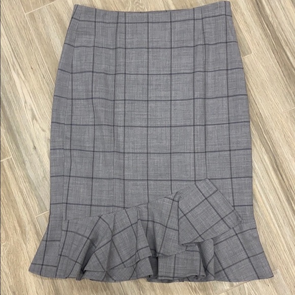 NWT Banana Republic Ruffle Lightweight Wool Skirt - Picture 2 of 7